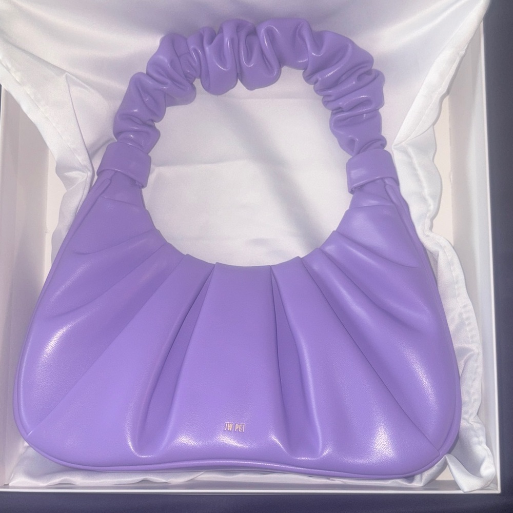 JW PEI Lilac Ruched Handle Shoulder Bag 💜💟💜💟